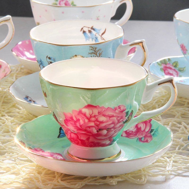 image-Ceramic plates and cups