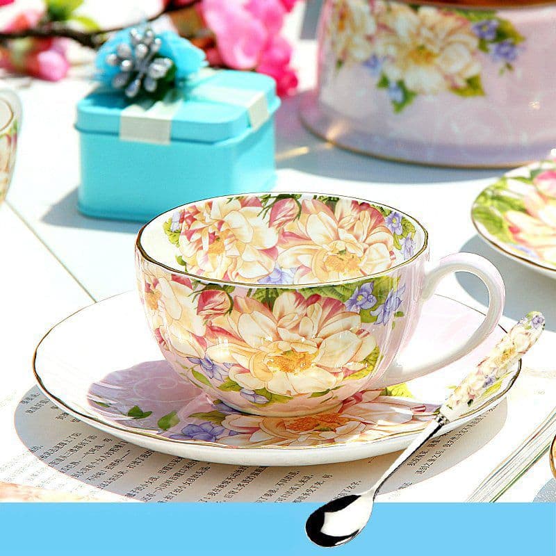 image-Ceramic plates and cups