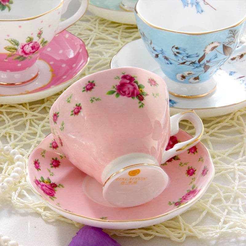 image-Ceramic plates and cups
