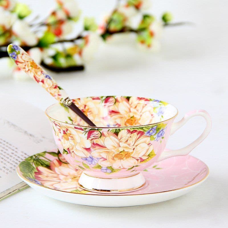 image-Ceramic plates and cups