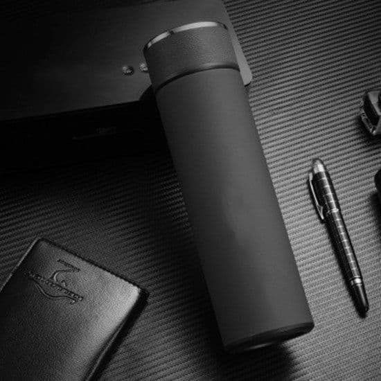image-Business mug touch temperature measurement