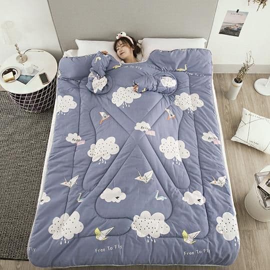 image-Winter Lazy Quilt with Sleeves
