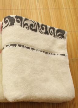 image-High quality pure cotton crepe-free jacquard Xiangyun thickening face towel