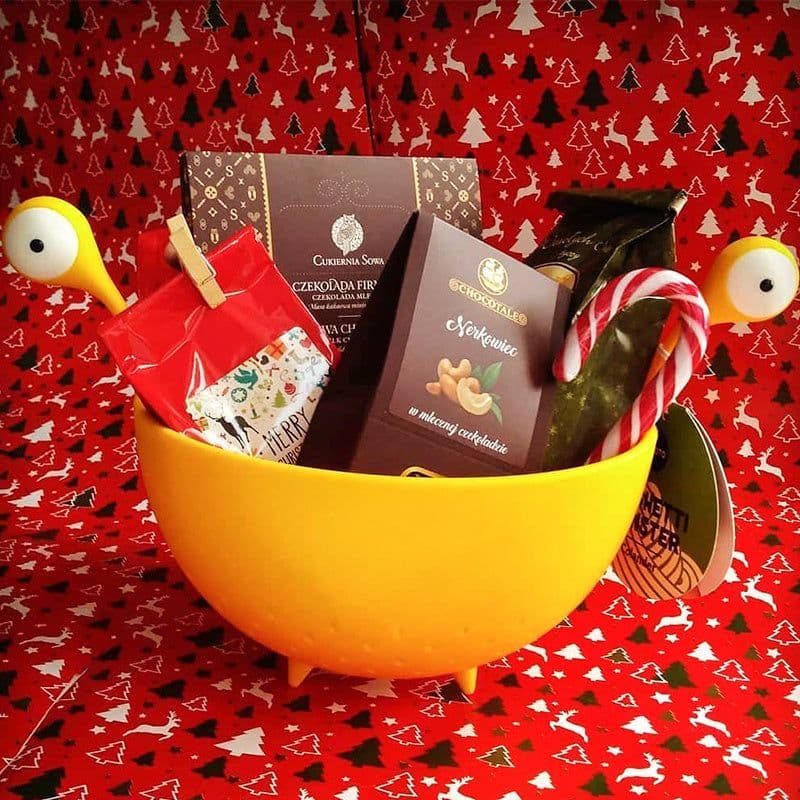 image-Big Eyes Plastic Fruit Basket Multifunction Vegetable Drain Basket