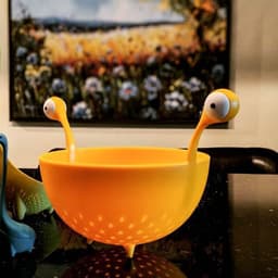 image-Big Eyes Plastic Fruit Basket Multifunction Vegetable Drain Basket