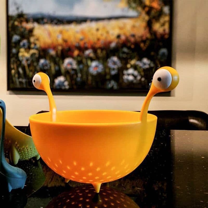 image-Big Eyes Plastic Fruit Basket Multifunction Vegetable Drain Basket