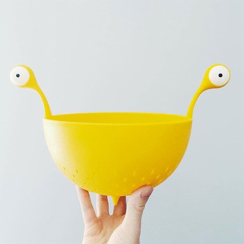image-Big Eyes Plastic Fruit Basket Multifunction Vegetable Drain Basket