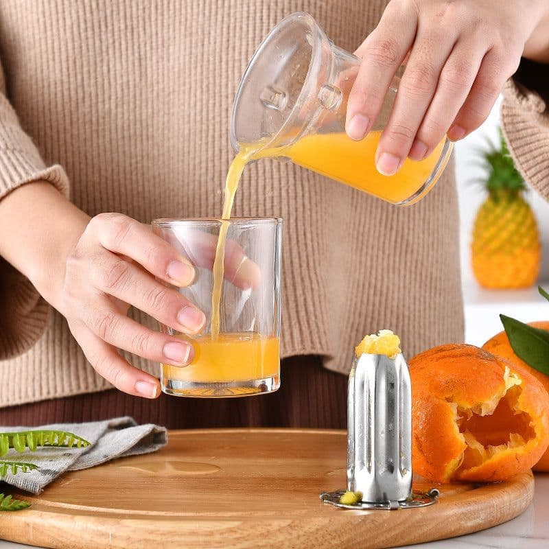 image-No-cut and easy-to-carry outdoor camping orange juicer