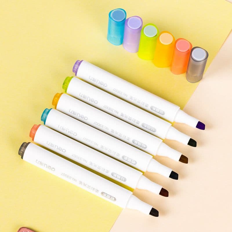 image-Soft color highlighter students use the highlight marker pen to make notes, children's drawing axe pen
