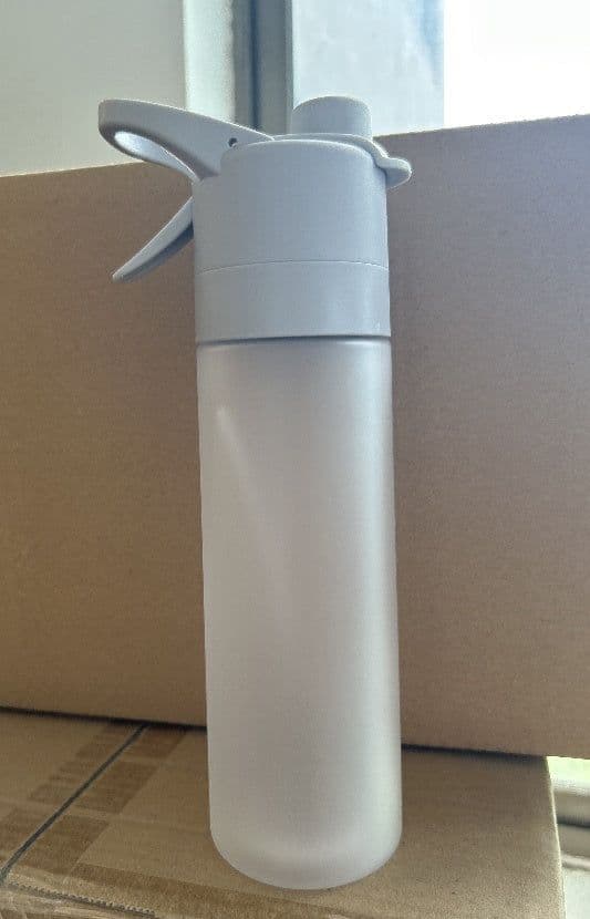 image-Spray Water Bottle For Girls Outdoor Sport Fitness Water Cup Large Capacity Spray Bottle Drinkware Travel Bottles Kitchen Gadgets