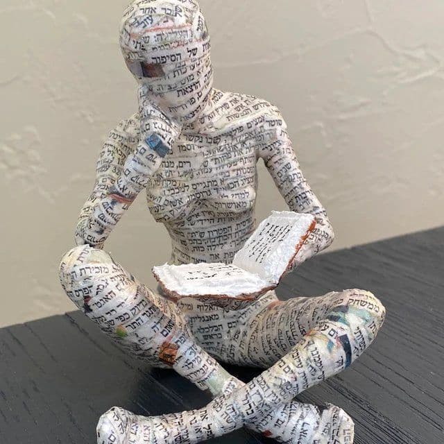 image-Reading Woman Thinker Resin Statue House Decoration Ornament Character Sculpture Home Decor Ornament Bookshelf Decoration