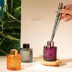 image-100ml Glass Fragrance Bottle Carved