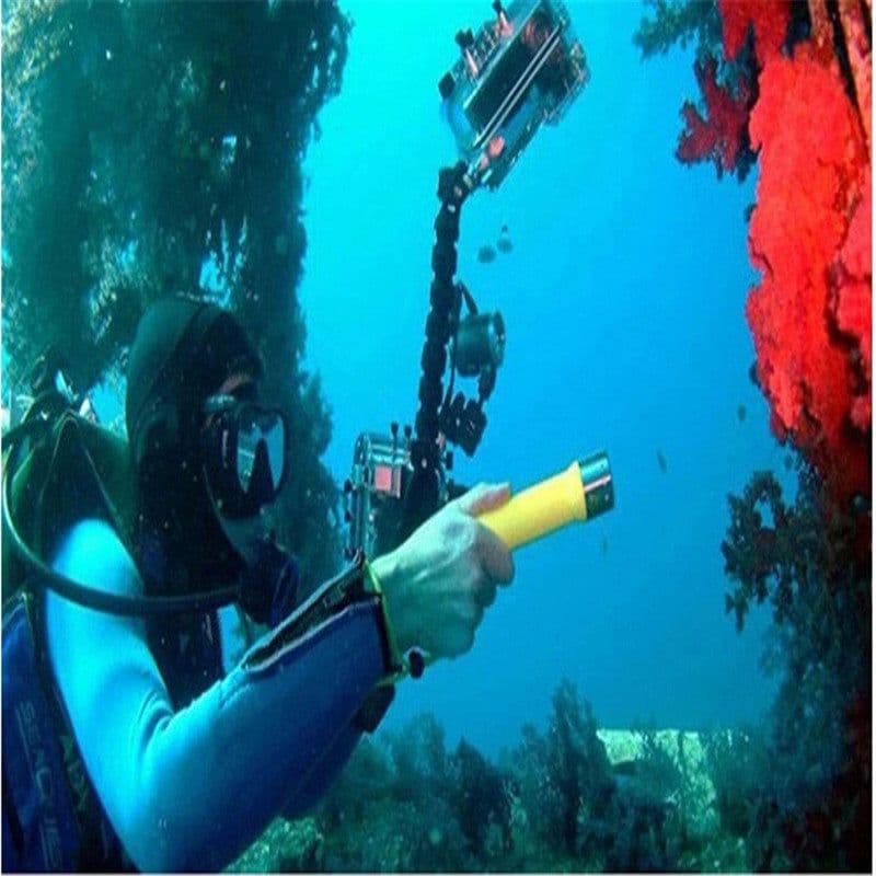image-T6 Strong Light Flashlight Diving Photography Fill Light flashlight
