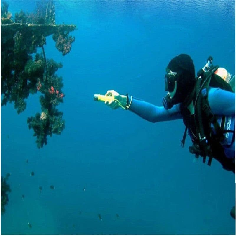 image-T6 Strong Light Flashlight Diving Photography Fill Light flashlight