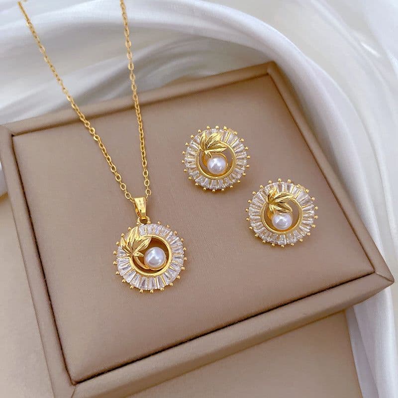 image-Fashion Jewelry Square Full Diamond Personalized Round Ring Leaves Necklace And Earrings Suite