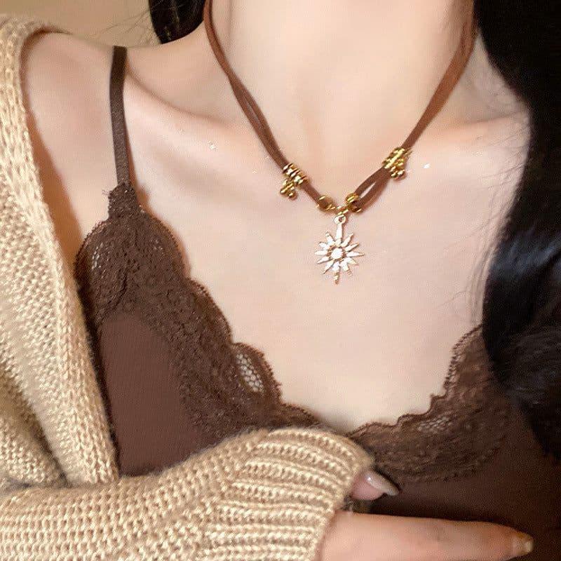 image-Vintage Sunflower Stars Necklace Women's Personalized Pendant Necklace Fashion Jewelry