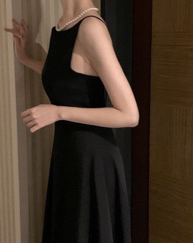 image-Off-shoulder Sleeveless Waist Slimming Dress