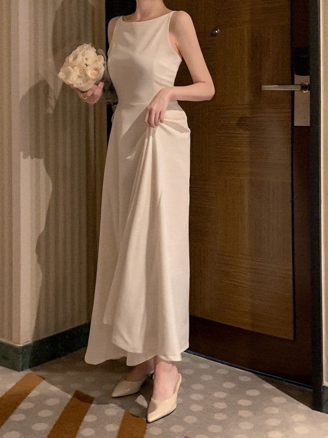 image-Off-shoulder Sleeveless Waist Slimming Dress