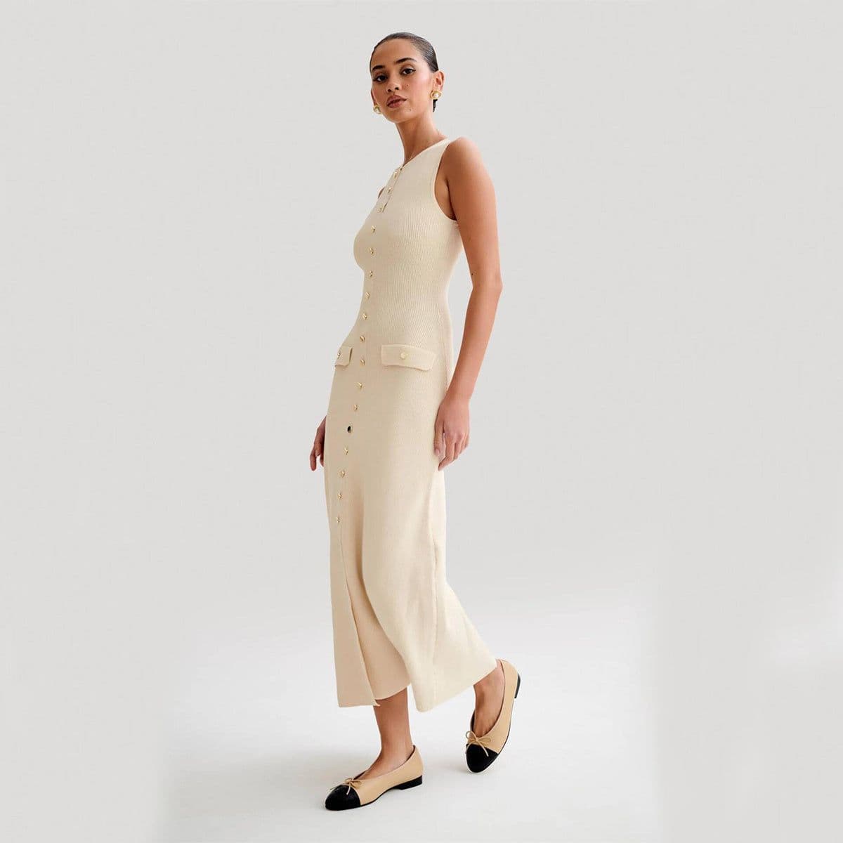 image-Elegant Knitted Sleeveless Dress With Single Breast Fashion Slim Round Neck Long Dresses Womens Clothing