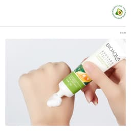 image-Moisturizing And Improving Hand Wrinkles Gentle Repairing Hand Cream