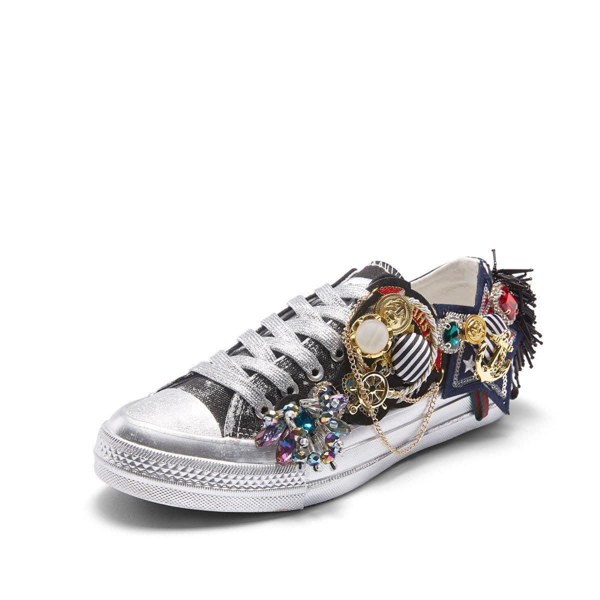 image-Vintage Badge Personalized Casual Canvas Shoes