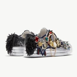 image-Vintage Badge Personalized Casual Canvas Shoes