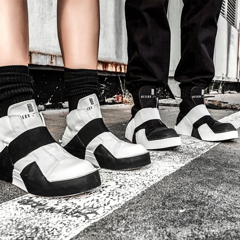 image-Men's And Women's Fashion Casual High-top Canvas Shoes