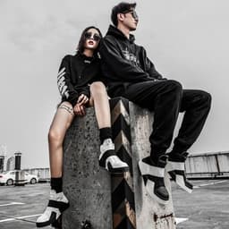 image-Men's And Women's Fashion Casual High-top Canvas Shoes
