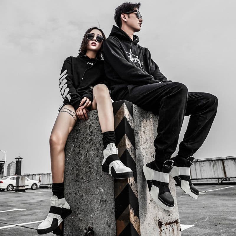 image-Men's And Women's Fashion Casual High-top Canvas Shoes