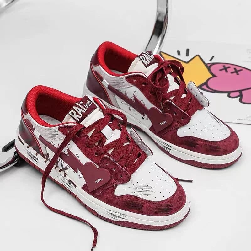 image-Men's And Women's Fashion Shoes Designed In A Niche