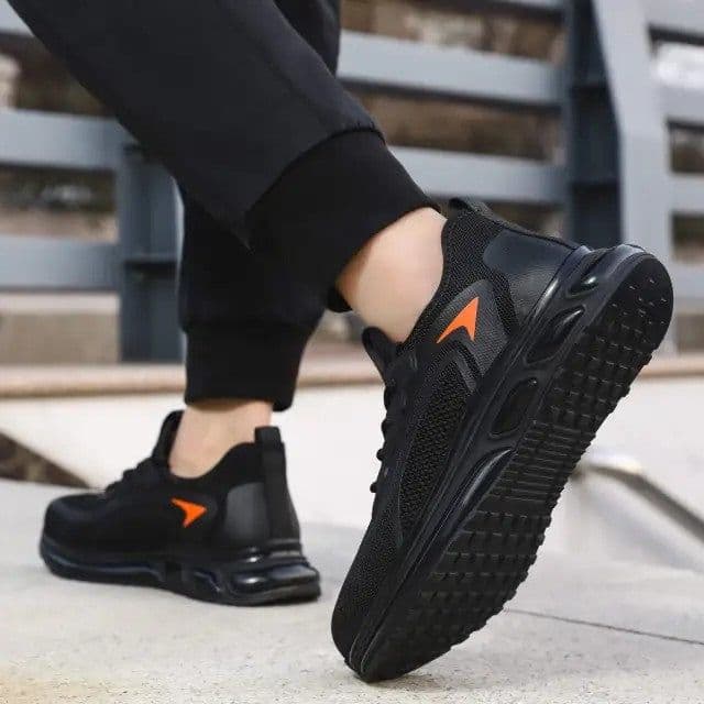 image-Men's Puncture Resistant Safety Shoes Are Lightweight And Comfortable