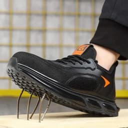 image-Men's Puncture Resistant Safety Shoes Are Lightweight And Comfortable