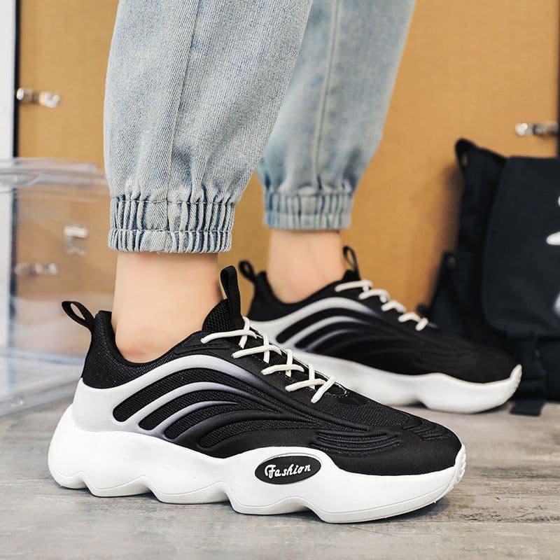 image-Fashionable Men's Shoes With New Thick Soles