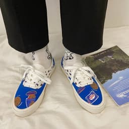 image-Fashionable Color Matching Graffiti Board Shoes