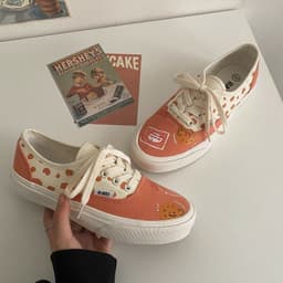 image-Fashionable Color Matching Graffiti Board Shoes