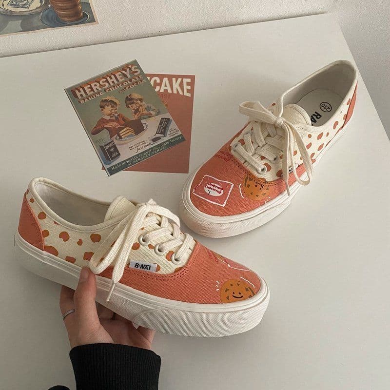 image-Fashionable Color Matching Graffiti Board Shoes