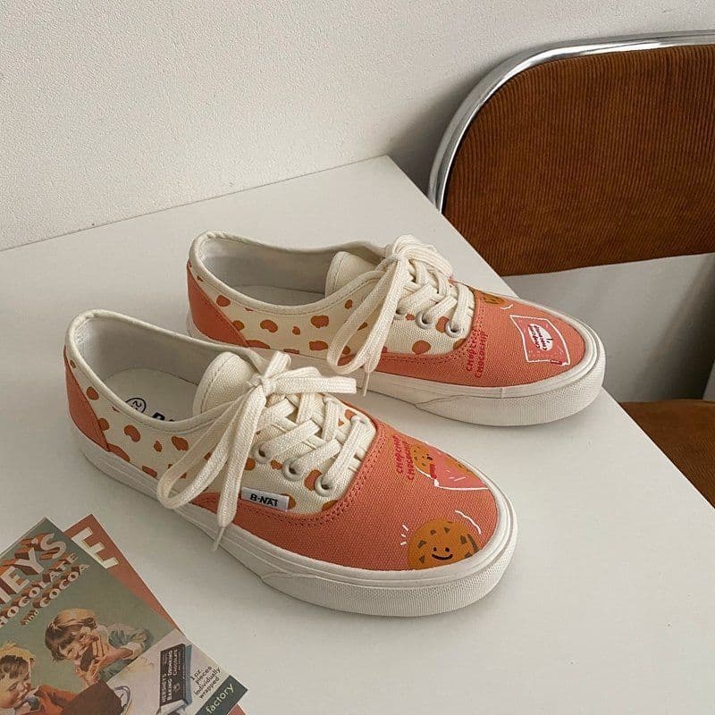image-Fashionable Color Matching Graffiti Board Shoes