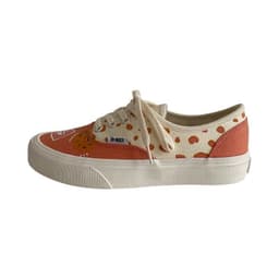 image-Fashionable Color Matching Graffiti Board Shoes