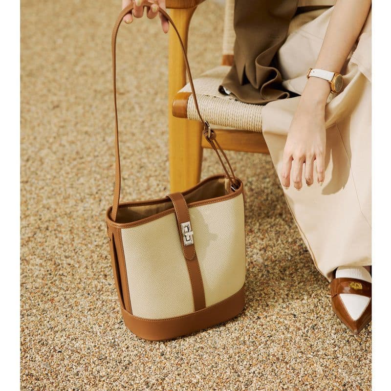 image-Large Capacity Women's Cowhide Bucket Shoulder Bag