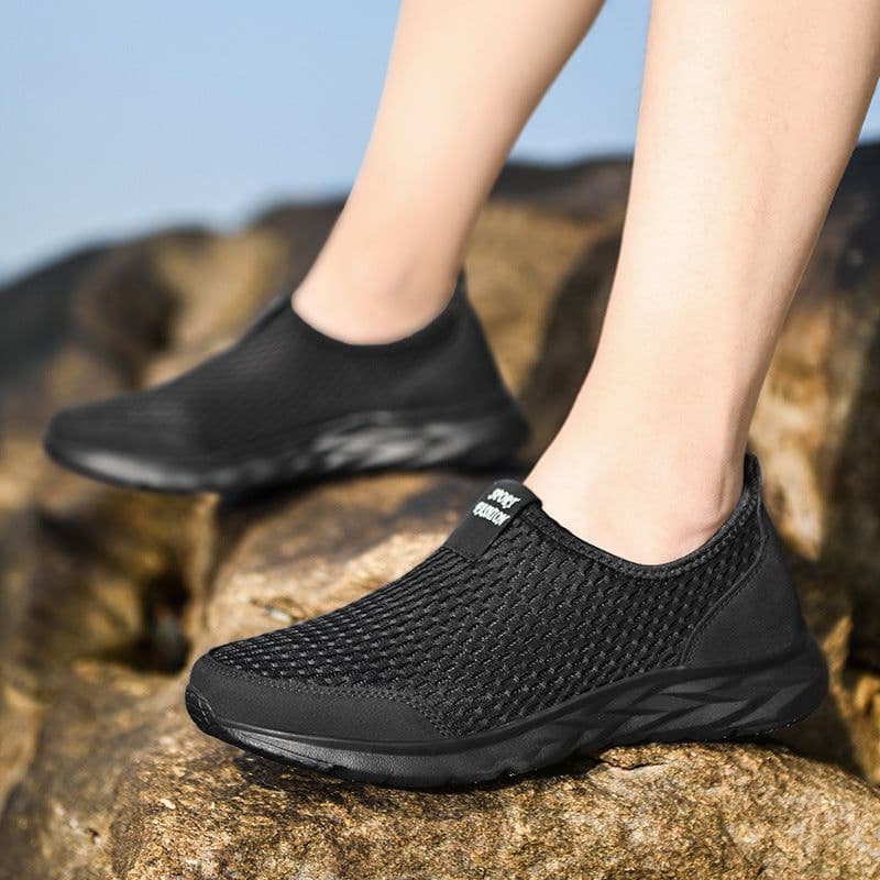 image-Outdoor New Couple Casual Men's Mesh Shoes Soft Sole Lightweight Breathable Running Shoes Sneakers