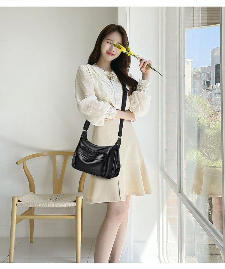 image-Simple And Versatile Large Capacity Crossbody Bag