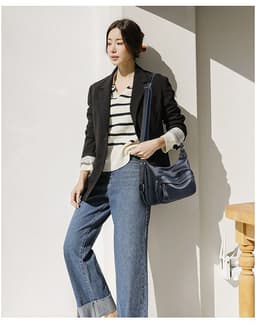 image-Simple And Versatile Large Capacity Crossbody Bag