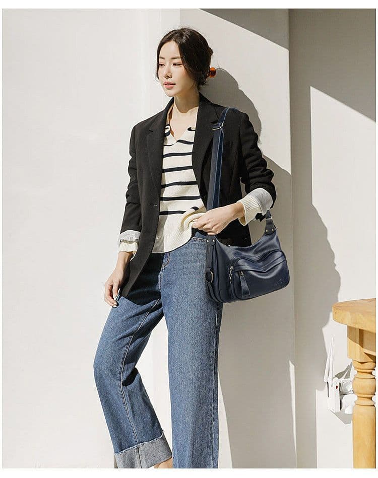 image-Simple And Versatile Large Capacity Crossbody Bag