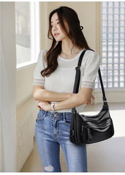 image-Simple And Versatile Large Capacity Crossbody Bag