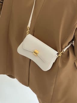 image-Women's Retro One-shoulder Crossbody Portable Underarm Bag