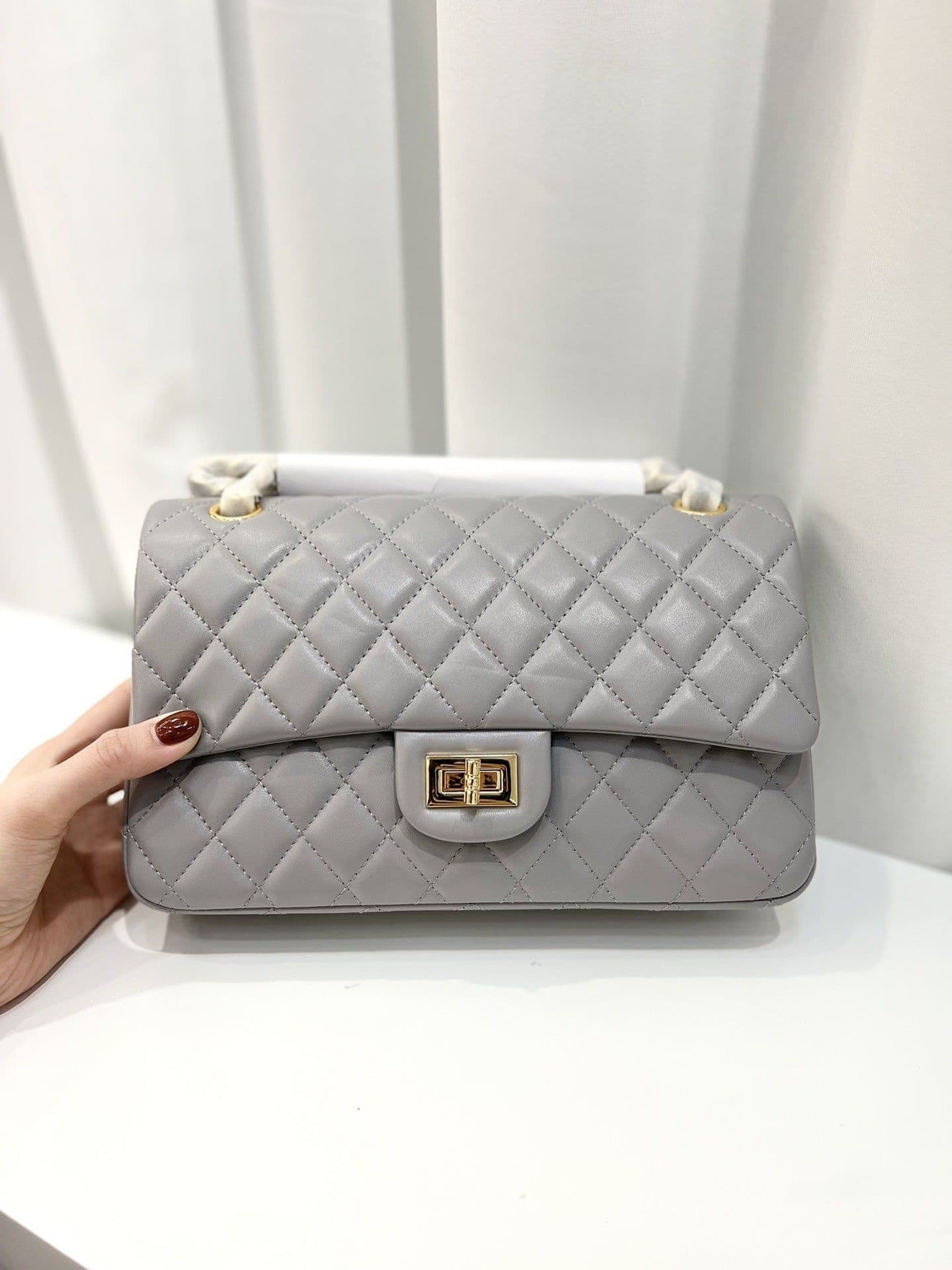 image-Leather Underarm Small Square Bag Diamond Chain Crossbody Bag