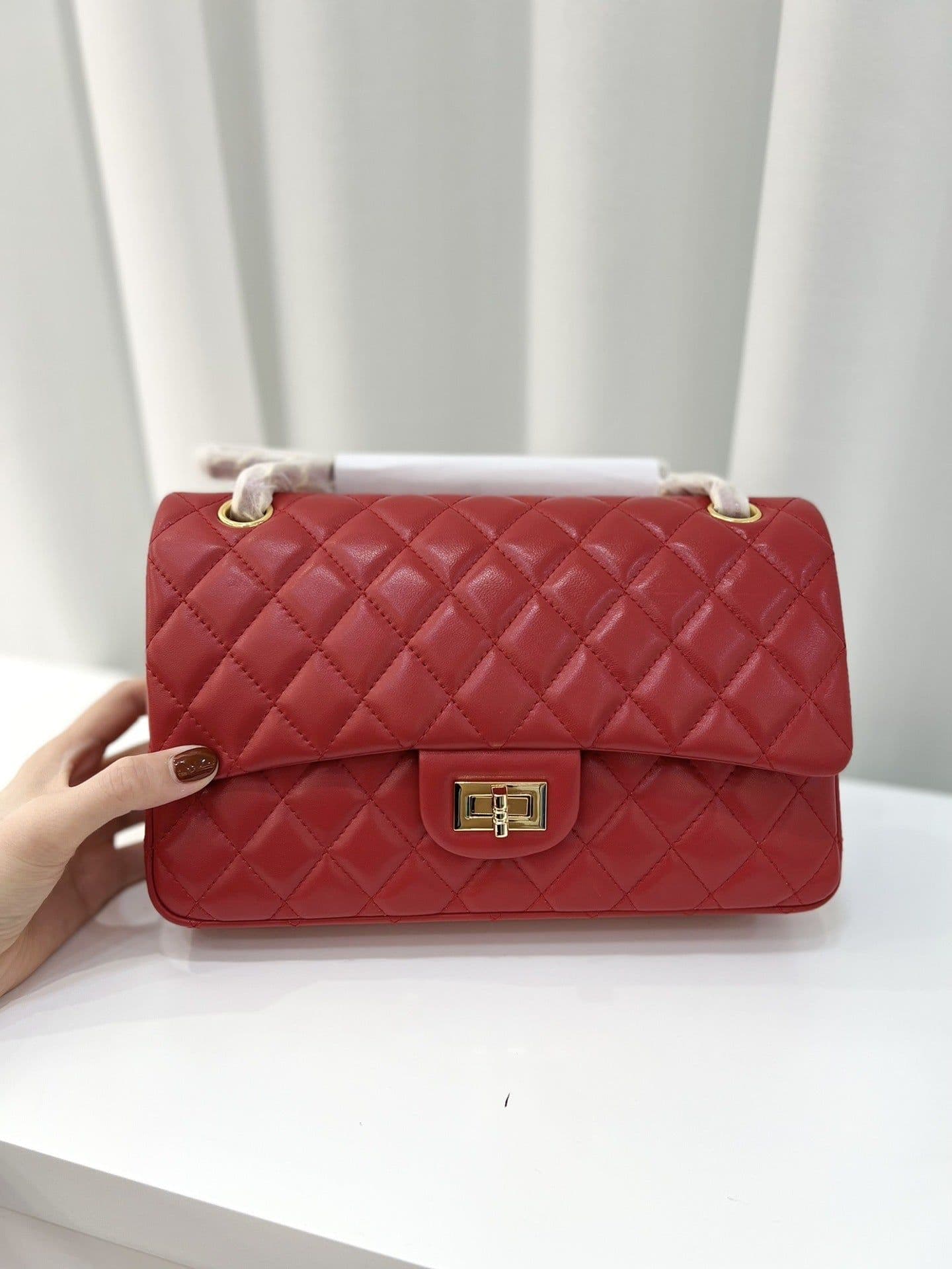 image-Leather Underarm Small Square Bag Diamond Chain Crossbody Bag