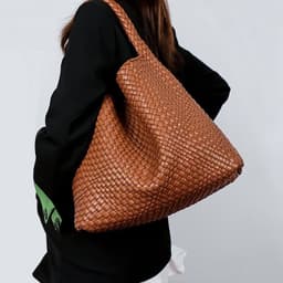 image-Fashion Casual Large Capacity Hand-woven Bag Women