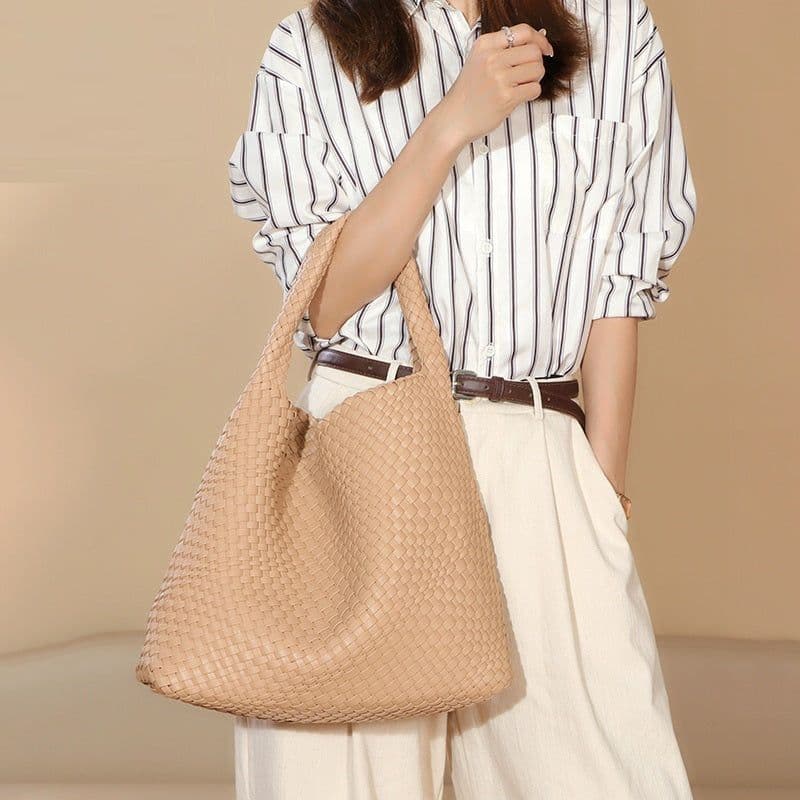 image-Fashion Casual Large Capacity Hand-woven Bag Women