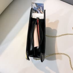 image-Women's Fashion Creative Banana Shape Chain Bag